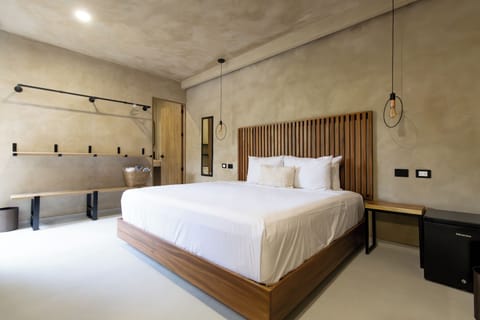 Family Suite | In-room safe, free WiFi, bed sheets