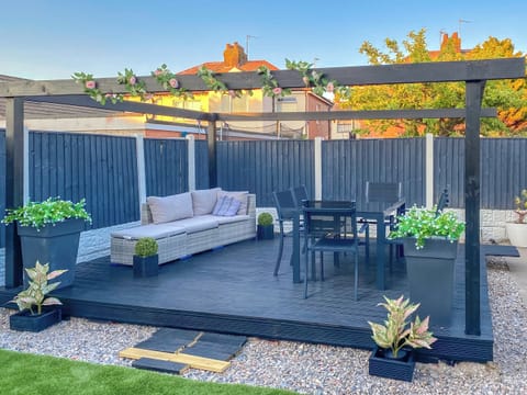 Sitting-out-area | Wharfdale Lodge, Thornton-Cleveleys, near Blackpool