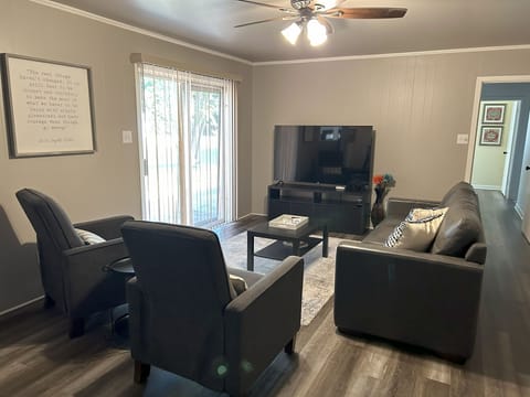Living 1 (view 1)