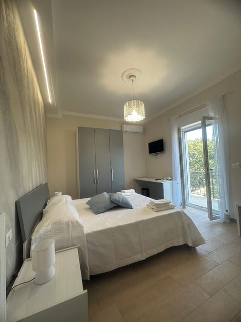 Deluxe Double or Twin Room, Garden View | Desk, free WiFi