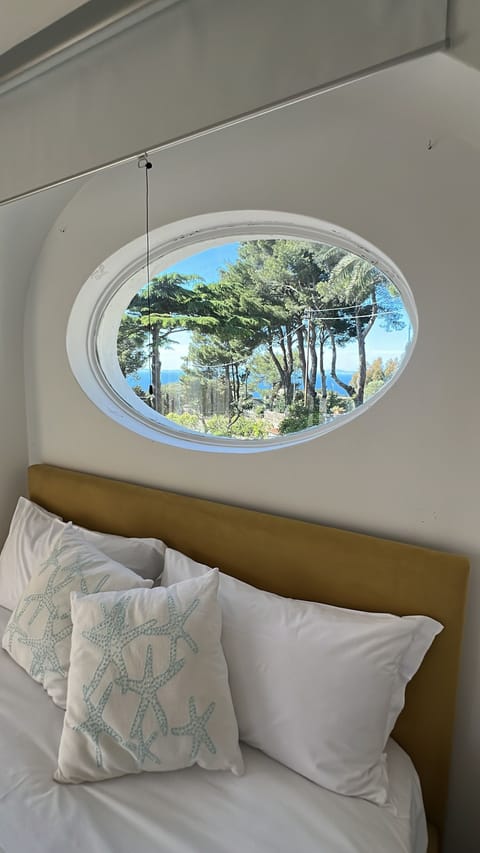 Camera matrimoniale vista mare e terrazzo (4) | In-room safe, iron/ironing board, free WiFi, bed sheets