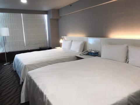 Deluxe Quadruple Room | Desk, laptop workspace, WiFi (free)