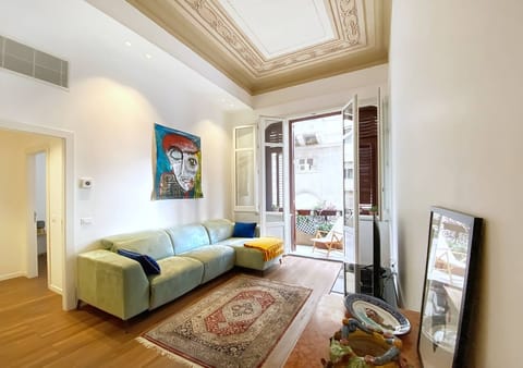 Basic Apartment, City View | Living area