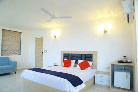 Deluxe Suite | Desk, laptop workspace, free WiFi