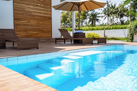 Outdoor pool, pool umbrellas, sun loungers