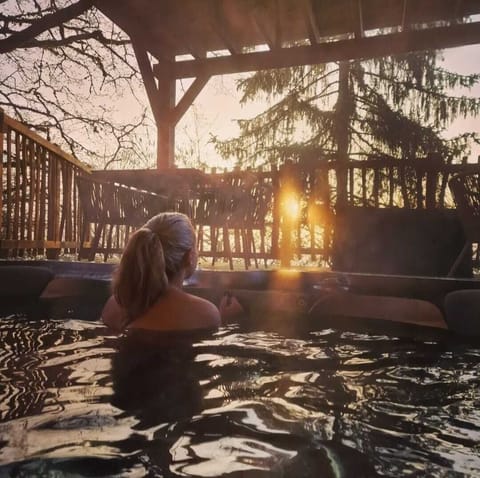 Outdoor spa tub
