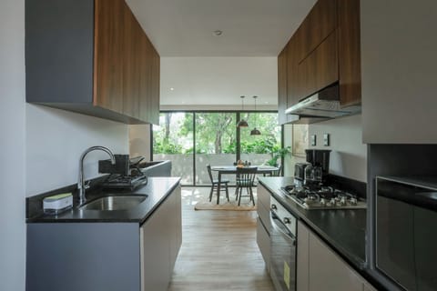 Comfort Apartment, 2 Bedrooms, Balcony | Private kitchen | Electric kettle, toaster