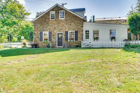 Leesburg Vacation Rental | 3BR | 1.5BA | Stairs Required | 1,570 Sq Ft