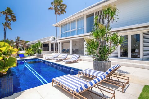 Outdoor pool, sun loungers