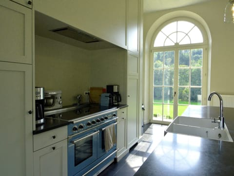 Comfort House, Multiple Bedrooms | Private kitchen | Fridge, microwave, oven, dishwasher