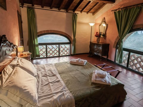 Comfort House, 4 Bedrooms | 11 bedrooms, individually furnished, bed sheets