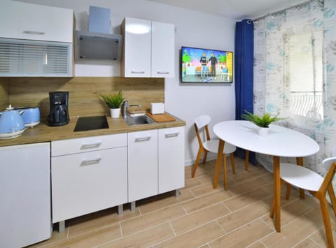 Classic Apartment, 1 Bedroom | Private kitchen | Fridge, microwave, coffee/tea maker, electric kettle