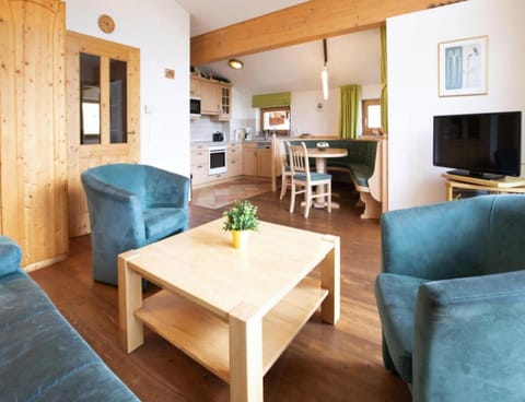 Classic Apartment, 2 Bedrooms | Living room | DVD player