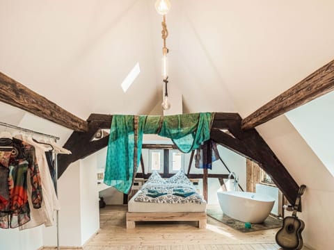 3 bedrooms, bed sheets