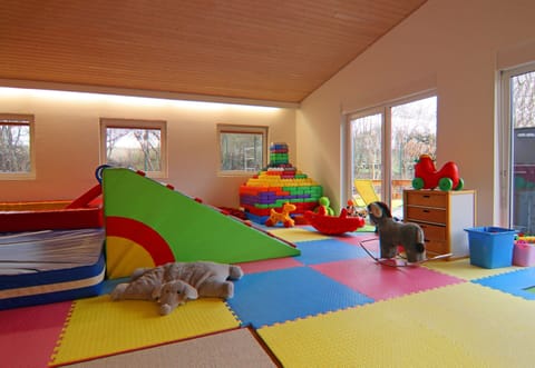 Classic House, 5 Bedrooms | Game room