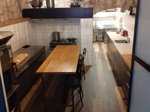 Classic House, 2 Bedrooms | Private kitchen | Fridge, microwave, oven, stovetop