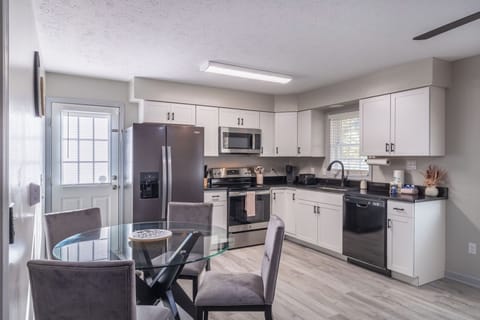 Kitchen - Fully equipped Kitchen