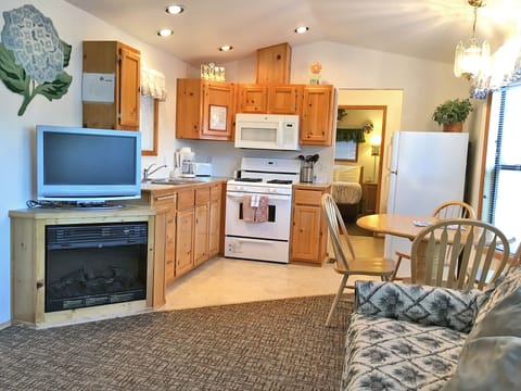 Family Cabin, 2 Bedrooms, Kitchen | Private kitchen | Fridge, microwave, coffee/tea maker, freezer