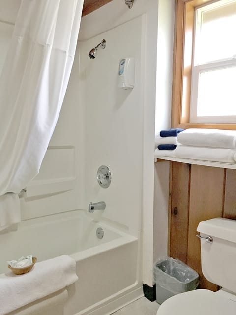 Superior Quadruple Room, Multiple Beds | Bathroom | Shower, free toiletries, hair dryer, towels