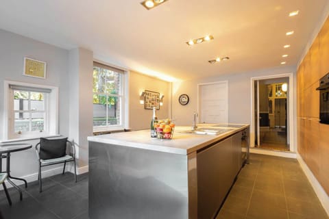 Chatsworth Townhouse I, Carlisle - Host & Stay