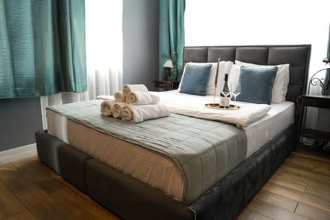 Minibar, in-room safe, desk, soundproofing