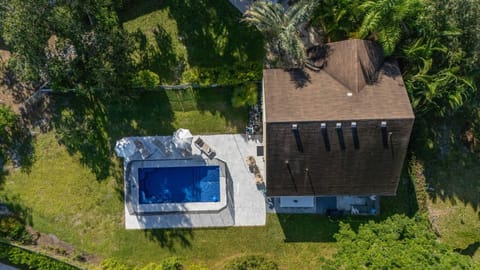 Welcome to your beach paradise with a large pool!