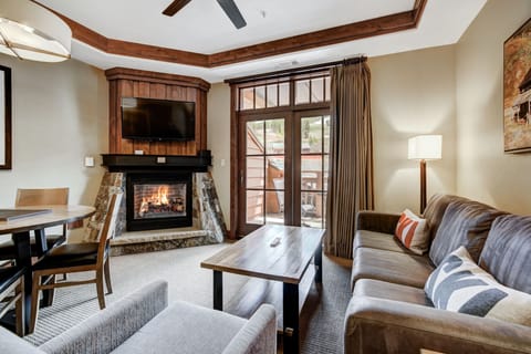 Furniture, Indoors, Living Room, Couch, Table