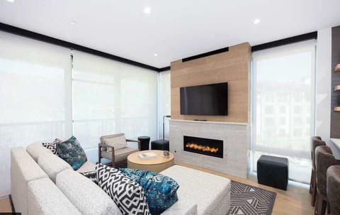 Living room, gas fireplace