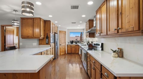 Amazing kitchen with everything you need. Let us know if we’re missing anything.