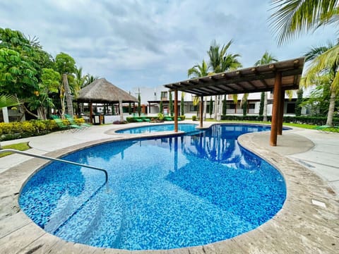 piscina del complejo
