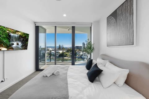 The Master Room also comes with a 55 inch smart TV, Netflix included for a chill night