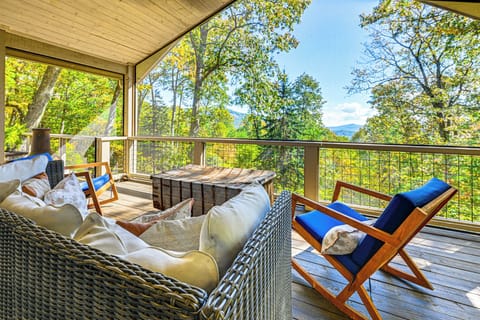 Glenville Vacation Rental | 3BR | 2.5BA | Steps Required | 1,501 Sq Ft