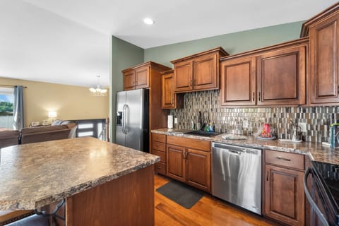 Kitchen with breakfast bar