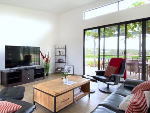 Comfort House, Garden View | Living area | Flat-screen TV