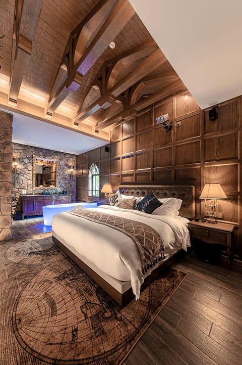 Signature Suite | Egyptian cotton sheets, premium bedding, down comforters