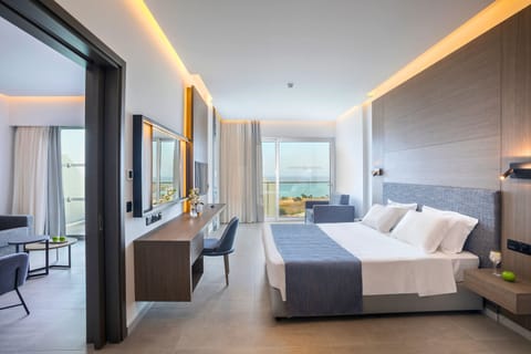 Executive Suite (Elite) | Premium bedding, minibar, in-room safe, desk