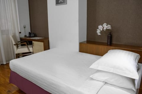 Single Room, City View | Blackout drapes, soundproofing, free WiFi