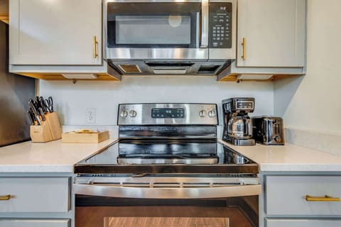 Kitchen: Efficient kitchen space, making meal prep a breeze.