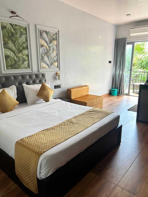 Luxury Room, Balcony, Sea View | Individually decorated, individually furnished, laptop workspace