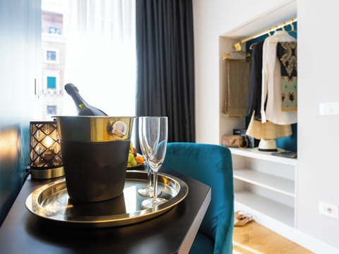 Queen Deluxe , River View | Minibar, in-room safe, desk, laptop workspace