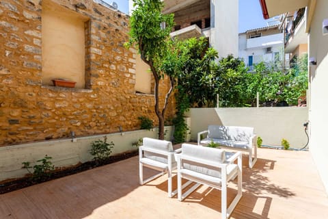 House 1: Enjoy the sun on the patio of the property