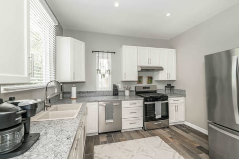 The spacious eat-in kitchen is well-equipped for your visit