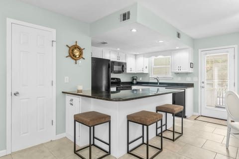 10-web-or-mls-222-White-Sandy-Dr-10