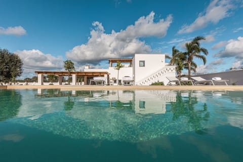 Activities, Amenities, Balcony / Terrace / Patio, Building Exterior, Facilities, Food, Kitchen, Pool, Spring, Summer, Wellness