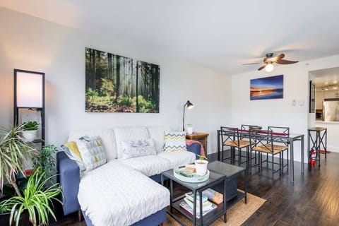 Step into a world of elegance and charm. Our modern downtown home offers a delightful blend of stylish design and contemporary amenities.