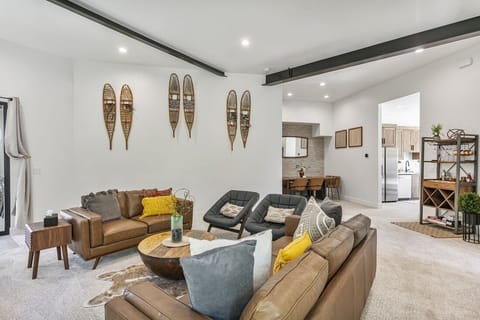 Home Decor, Architecture, Building, Furniture, Indoors