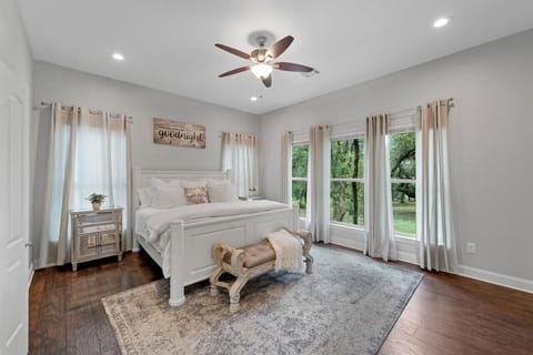 4 bedrooms, iron/ironing board, travel crib, free WiFi