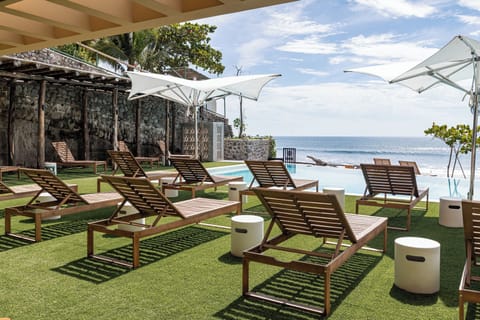 Infinity pool
