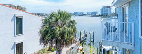 Book your stay at Long Island at Laguna Point TODAY!