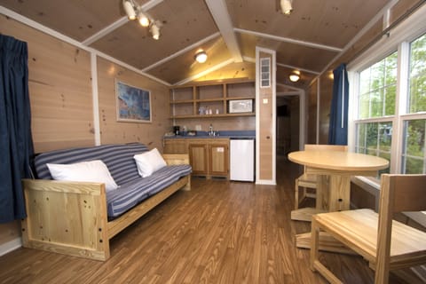 Cottage, 1 Bedroom | Private kitchen | Fridge, microwave, coffee/tea maker